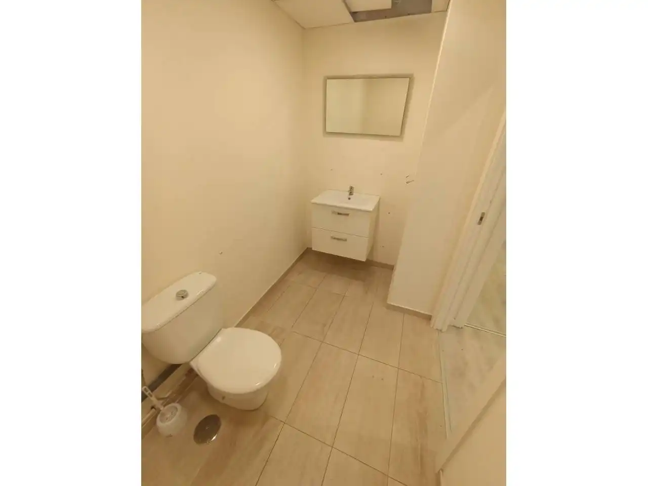 Baño de Nave industrial de alquiler en A Coruña Capital 