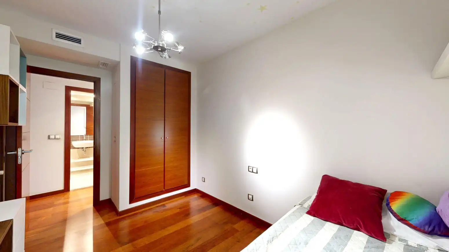 Dormitori de Pis de lloguer en Mislata amb Aire condicionat, Parquet i Moblat