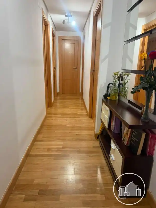 Piso en venta en Villarcayo de Merindad de Castilla la Vieja con Calefacción, Trastero y Amueblado