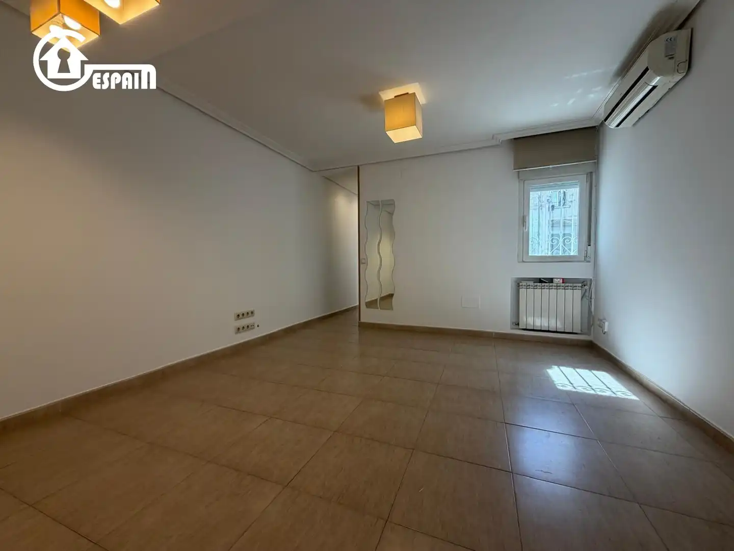 Habitación de Piso en venta en Madrid con Aire acondicionado