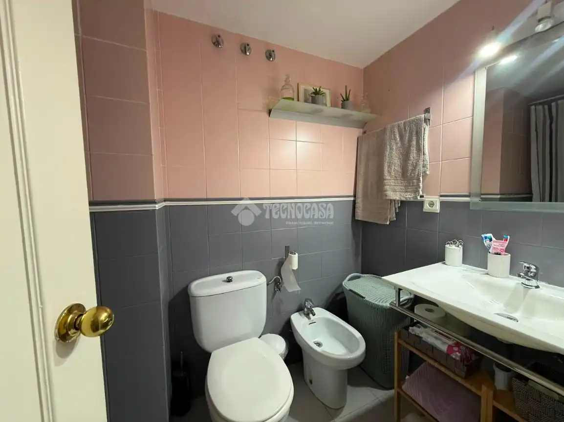 Baño de Piso en venta en Sevilla con Trastero y Balcón