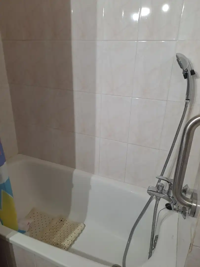 Badezimmer von Wohnung zur Miete in Vilanova i la Geltrú mit Möbliert, Ofen und Waschmaschine