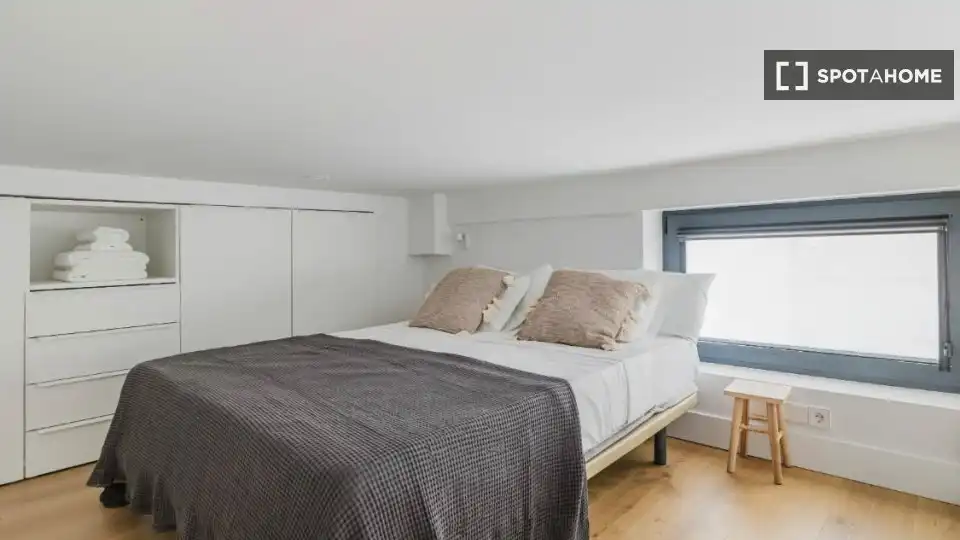 Bedroom of Flat for rent in Madrid  with Air Conditioner, Heating and Furnished