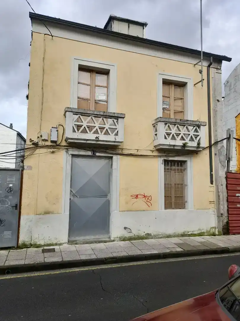 Vista exterior de Casa adosada en venda en Lugo Capital amb Balcó