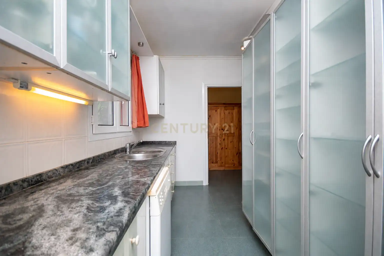 Cocina de Casa o chalet en venta en Alicante / Alacant con Jardín privado, Trastero y Piscina