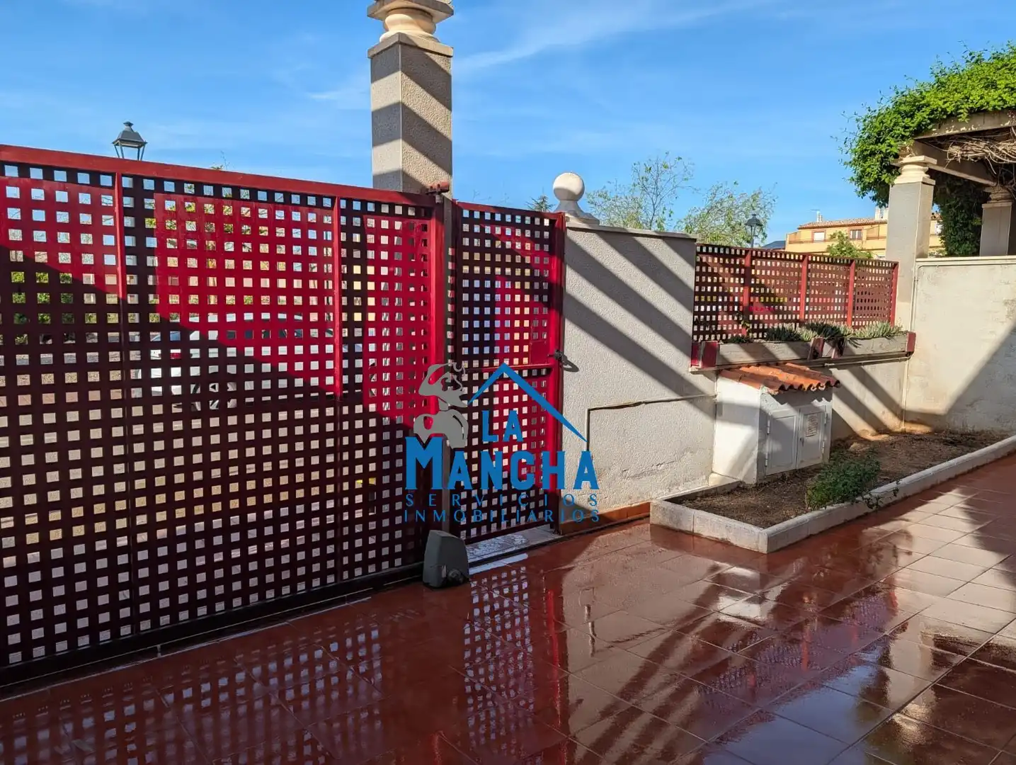 Vista exterior de Casa adosada en venta en La Gineta con Calefacción, Trastero y Balcón