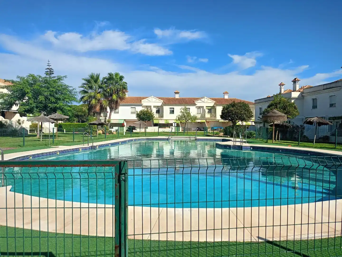 Piscina de Casa adosada en venda en El Portil