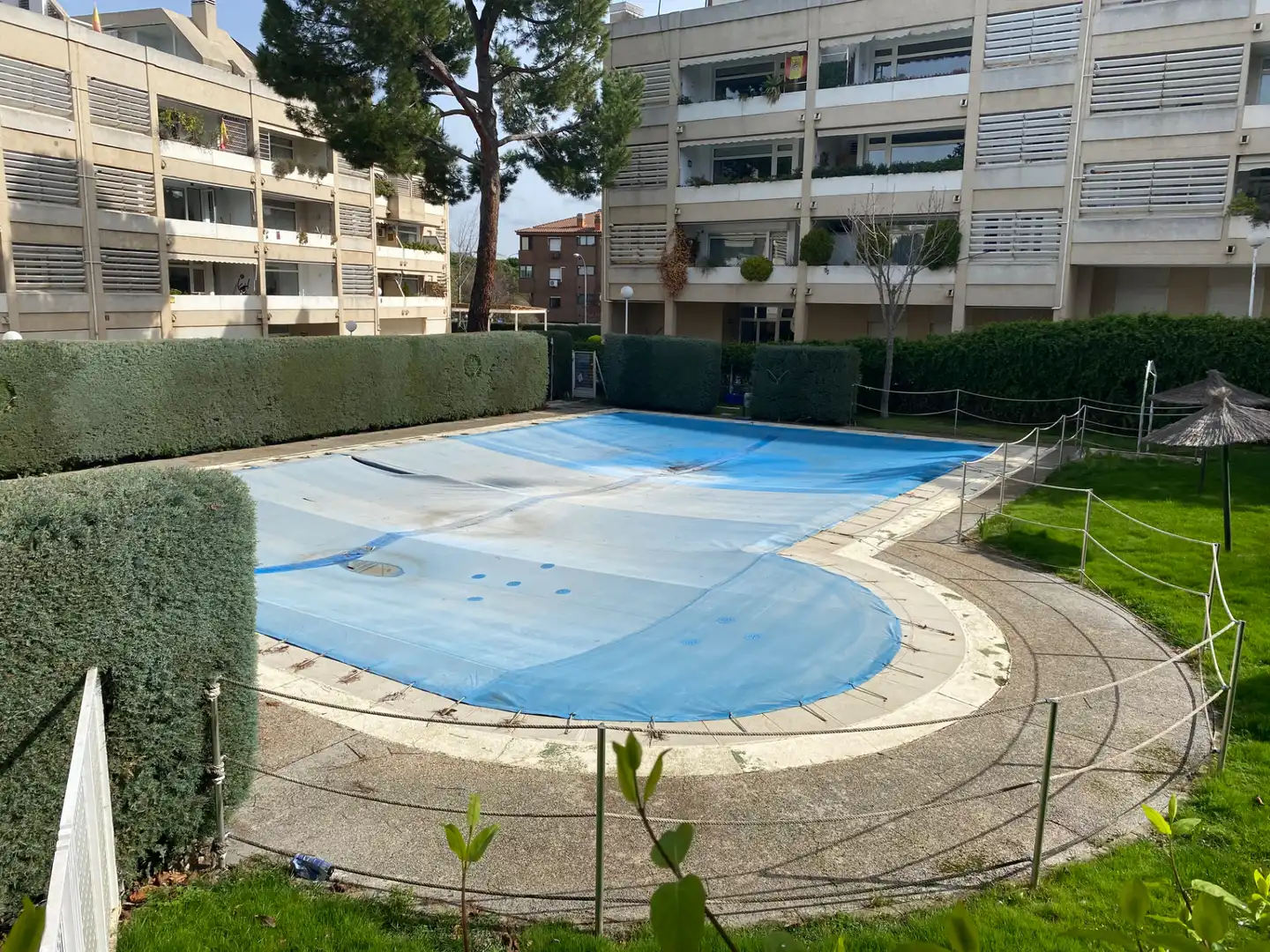 Piscina de Planta baja en venta en Pozuelo de Alarcón con Calefacción, Terraza y Horno