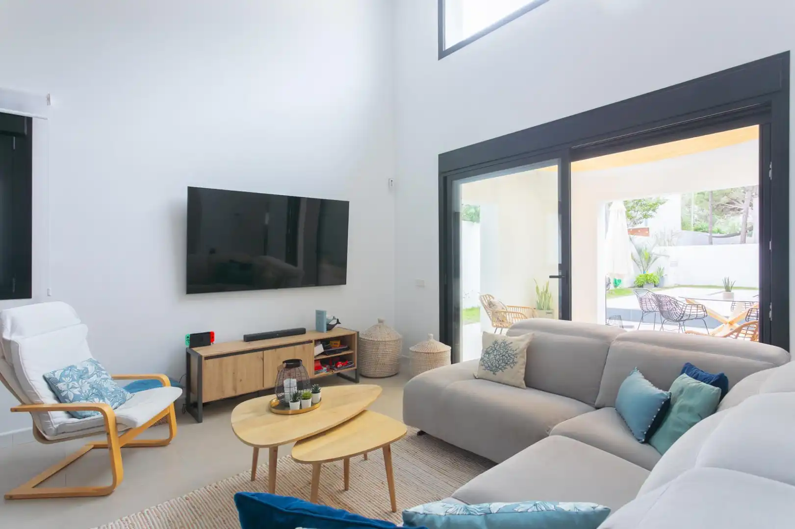Sala d'estar de Casa o xalet en venda en Chiclana de la Frontera amb Jardí privat, Terrassa i Piscina