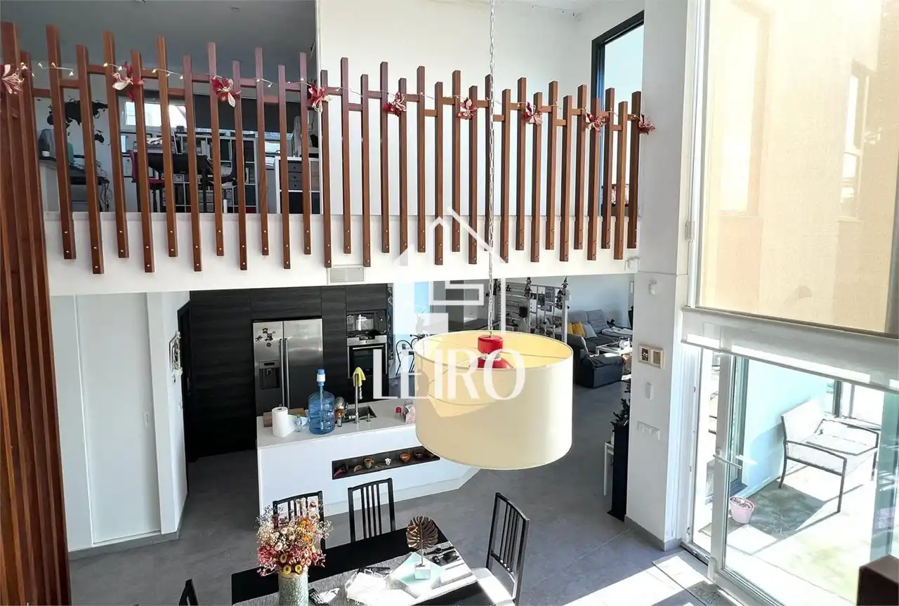 Sala d'estar de Casa o xalet en venda en Vilagarcía de Arousa amb Aire condicionat, Jardí privat i Terrassa