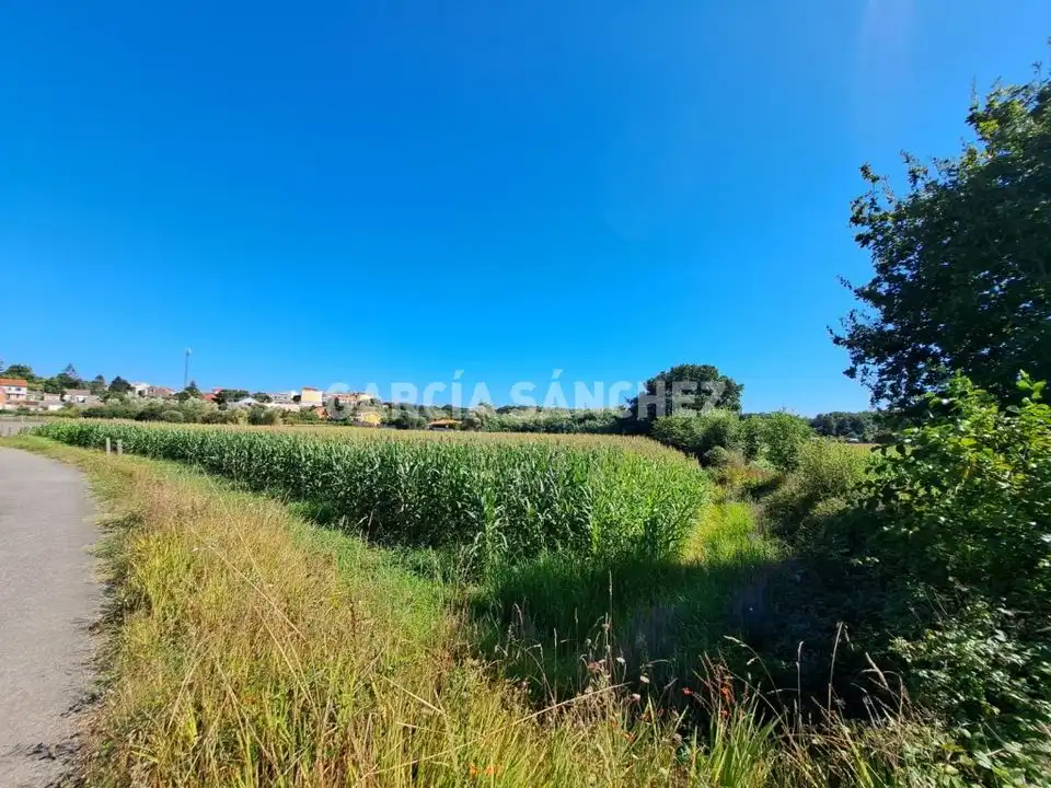 Wohnbaugrundstück zum Verkauf in Estrada de Tarrío 18