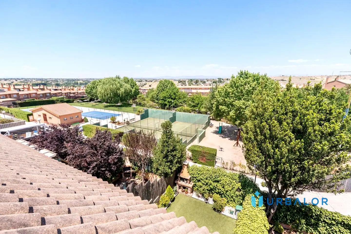 Jardí de Casa adosada en venda en Móstoles amb Aire condicionat, Calefacció i Jardí privat