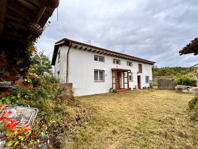 Casa-chalet en Venta en Helgueras