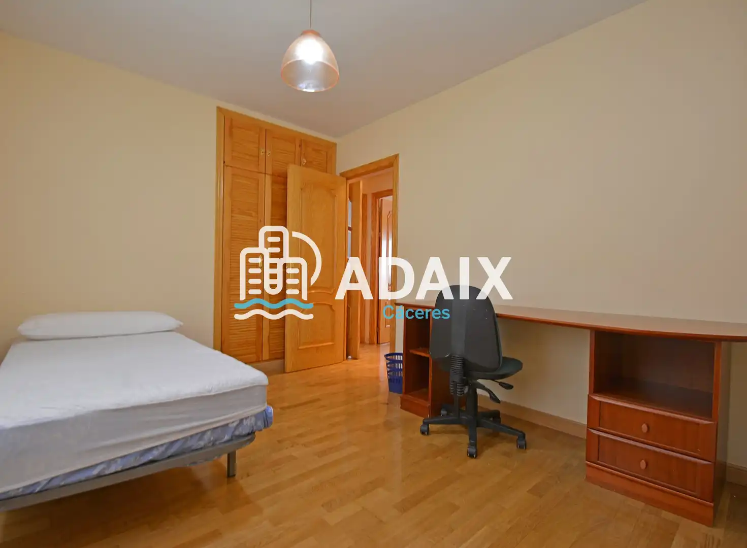 Schlafzimmer von Wohnung zur Miete in Cáceres mit Klimaanlage, Heizung und Möbliert