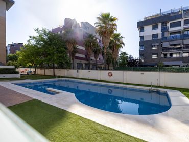 Piso con piscina en venta en Calle José Luis Pérez Pujadas 35