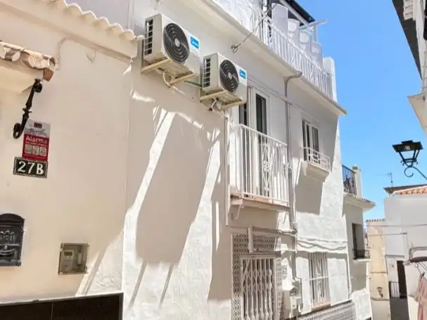 Vista exterior de Casa adosada en venda en Algarrobo amb Aire condicionat, Terrassa i Balcó