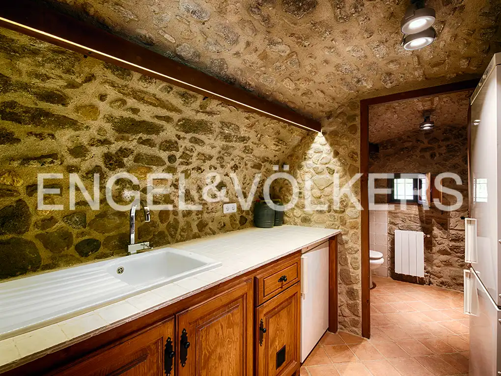 Country homes for sale in Lladó