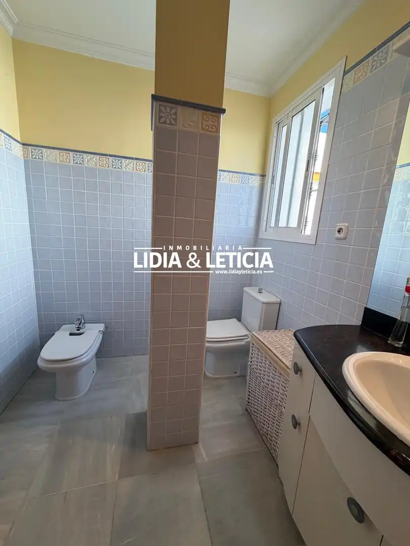 Bany de Casa o xalet en venda en Alcalá de Guadaira amb Aire condicionat, Traster i Piscina