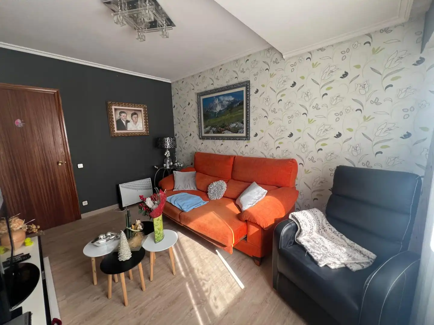 Sala de estar de Piso en venta en  Logroño con Calefacción, Trastero y Balcón