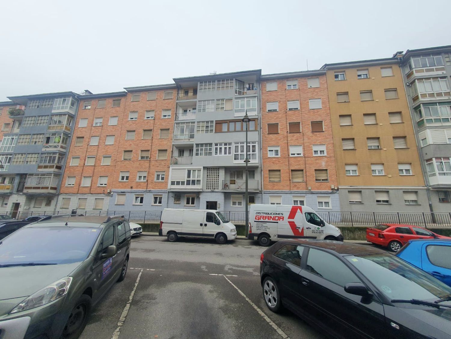 Vista exterior de Pis en venda en Avilés amb Traster