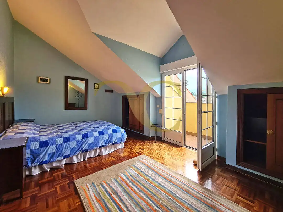 Habitación de Casa adosada en venta en Ribadesella con Calefacción, Trastero y Amueblado