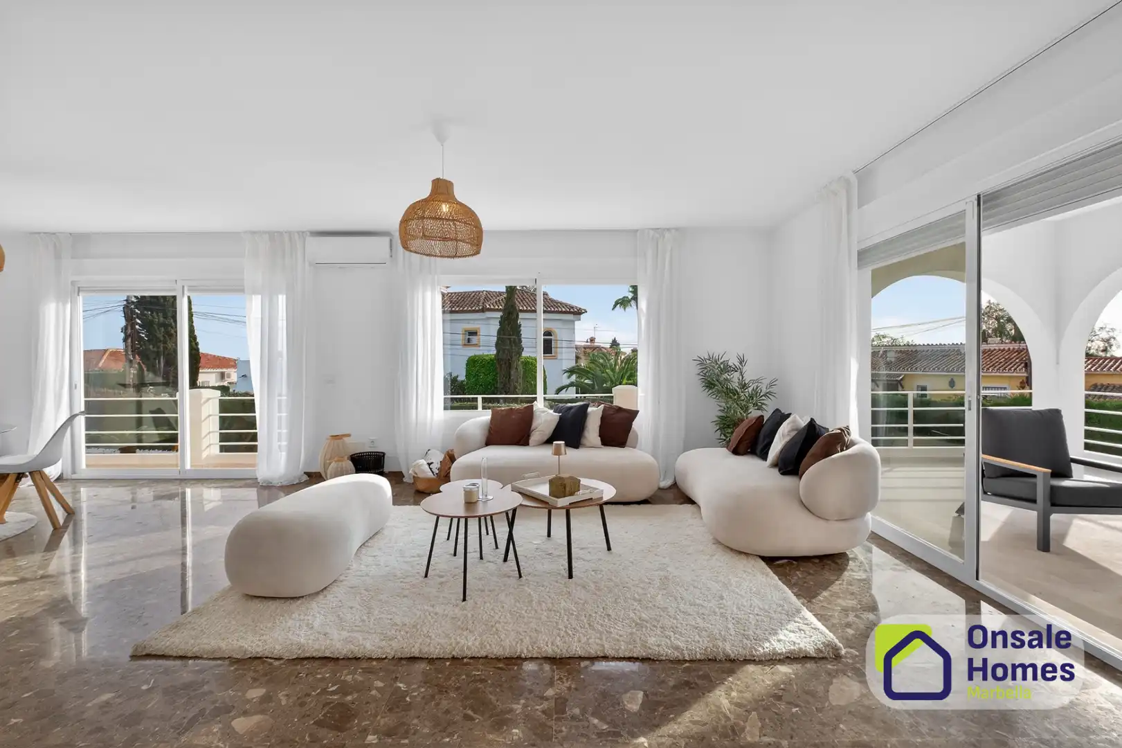 Living room of Houses for sale in Marbella  with Air Conditioner, Private garden and Terrace