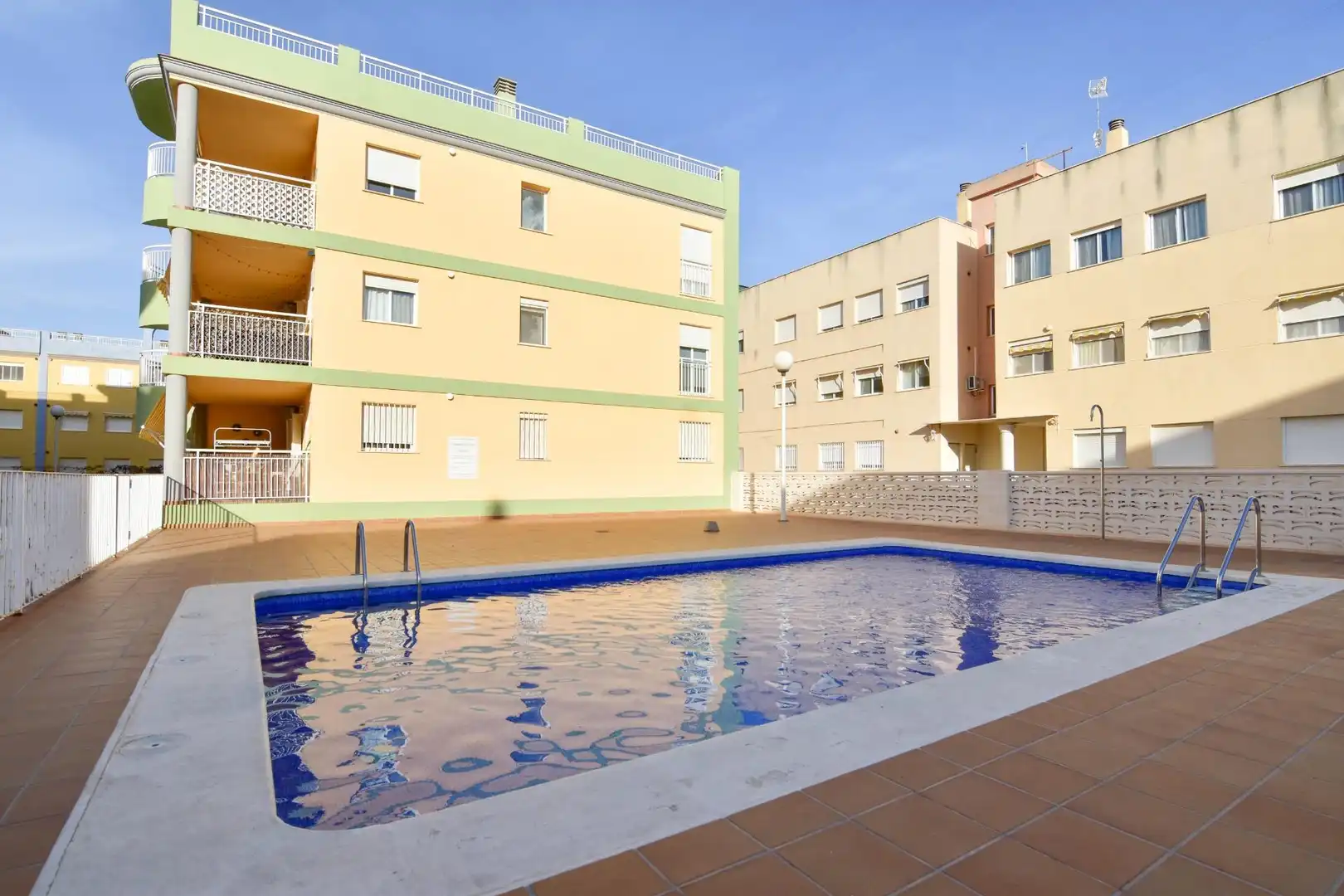 Mini appartamento con piscina in affitto a Playas de Puçol