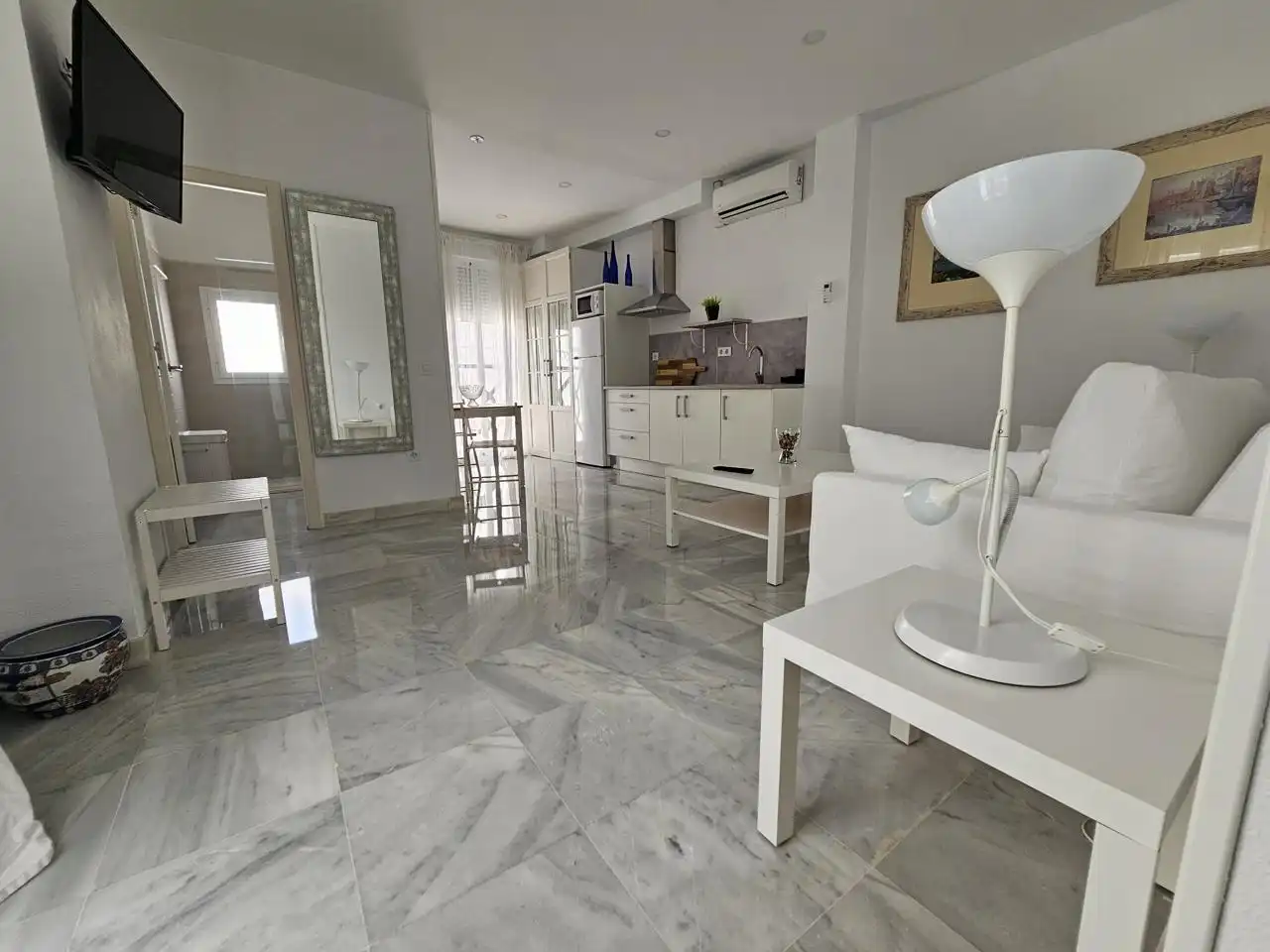 Sala d'estar de Apartament de lloguer en Jerez de la Frontera amb Aire condicionat i Moblat