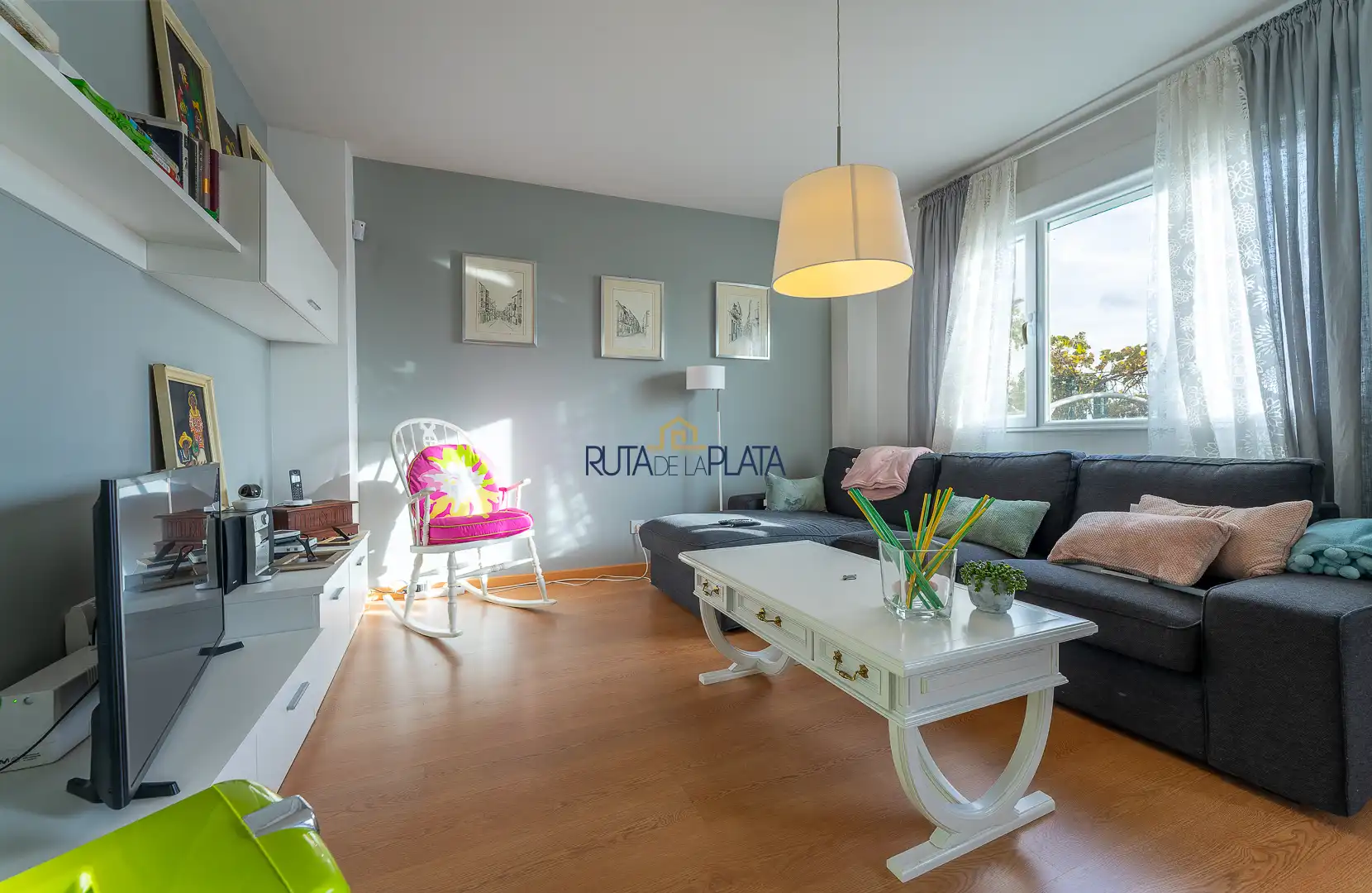 Sala de estar de Casa adosada en venta en Roales con Calefacción, Jardín privado y Alarma