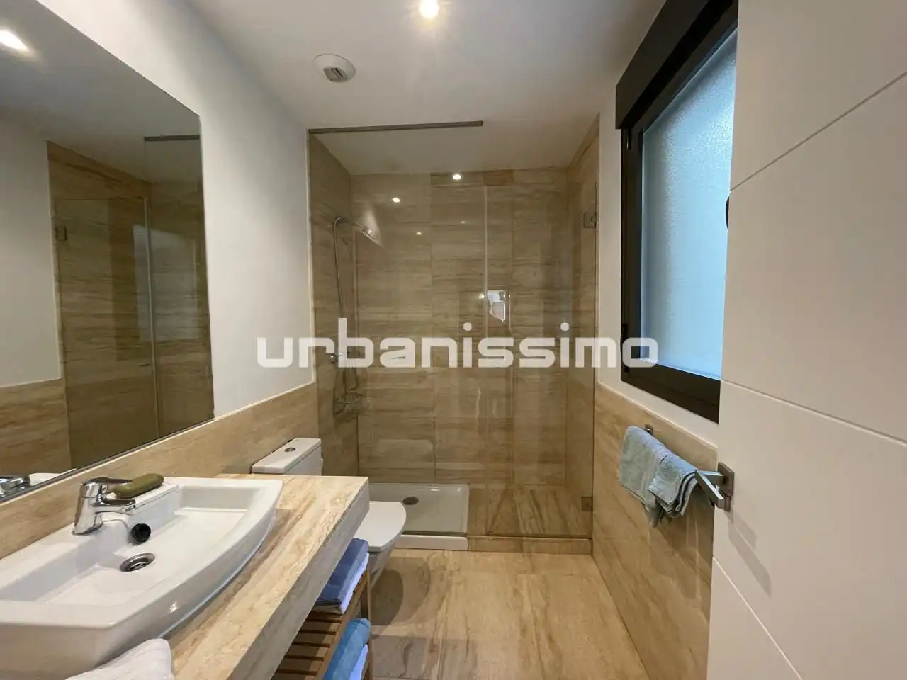 Baño de Apartamento de alquiler en Madrid con Aire acondicionado, Calefacción y Amueblado
