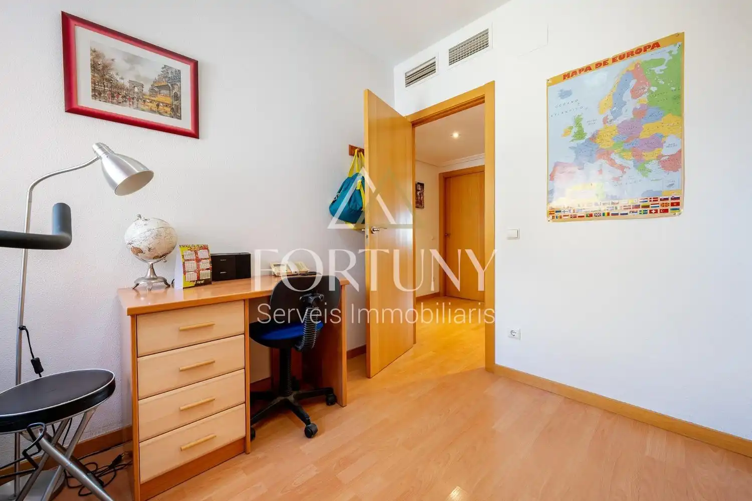 Schlafzimmer von Dachboden zum Verkauf in Reus mit Klimaanlage, Schwimmbad und Balkon