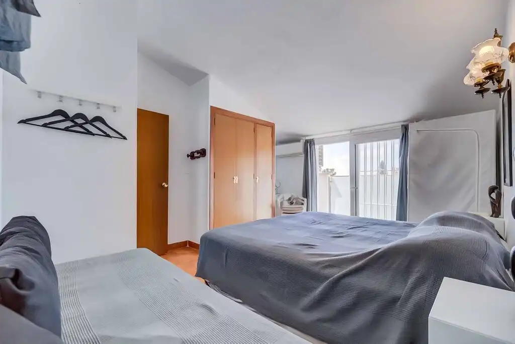 Dormitori de Casa adosada en venda en Mijas amb Aire condicionat, Terrassa i Moblat