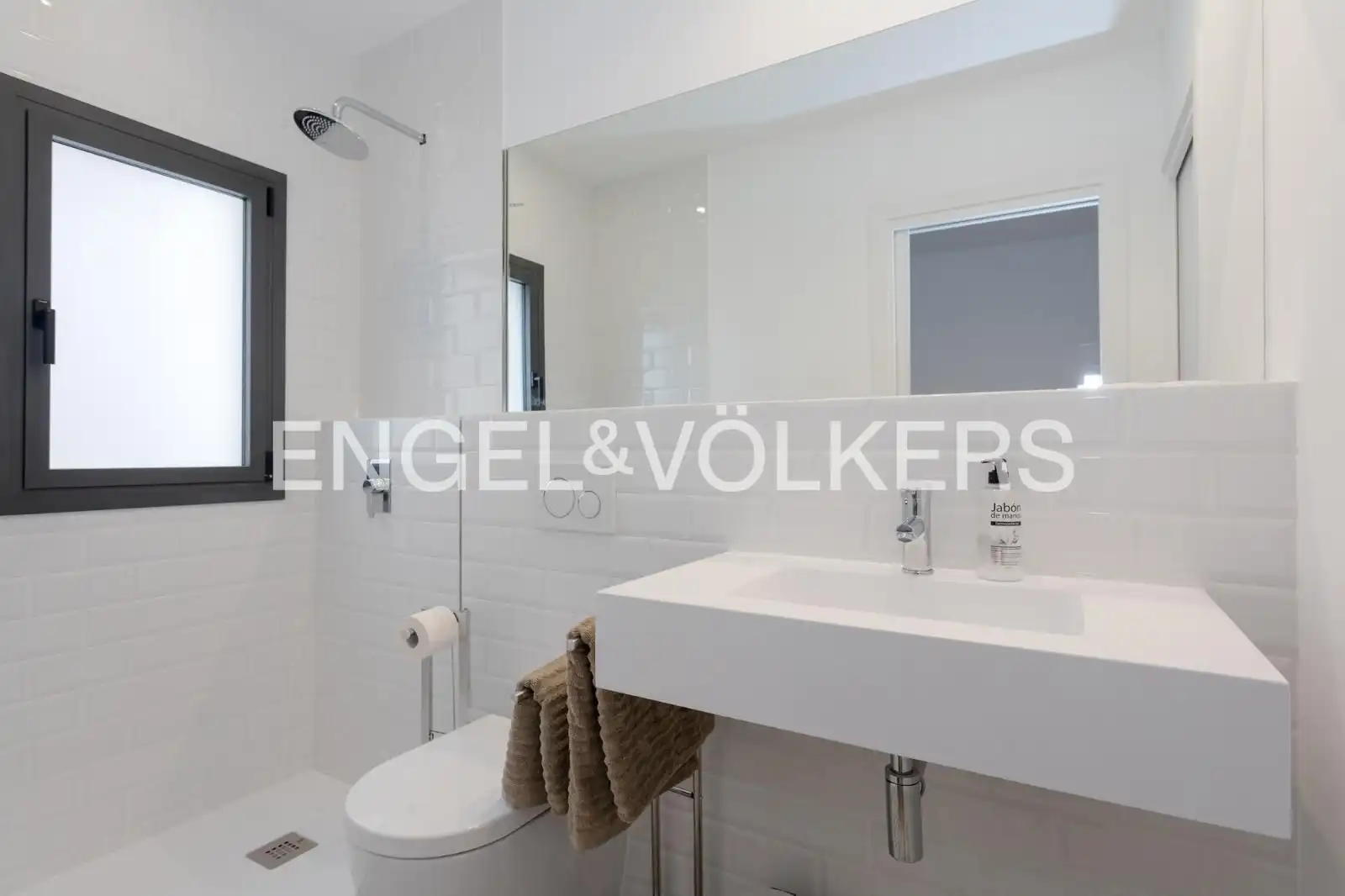 Bathroom of Attic for rent in Barcelona  with Air Conditioner, Heating and Parquet flooring