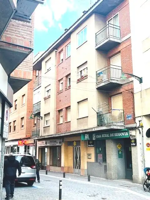 Vista exterior de Piso en venta en Cuéllar con Amueblado, Horno y Lavadora