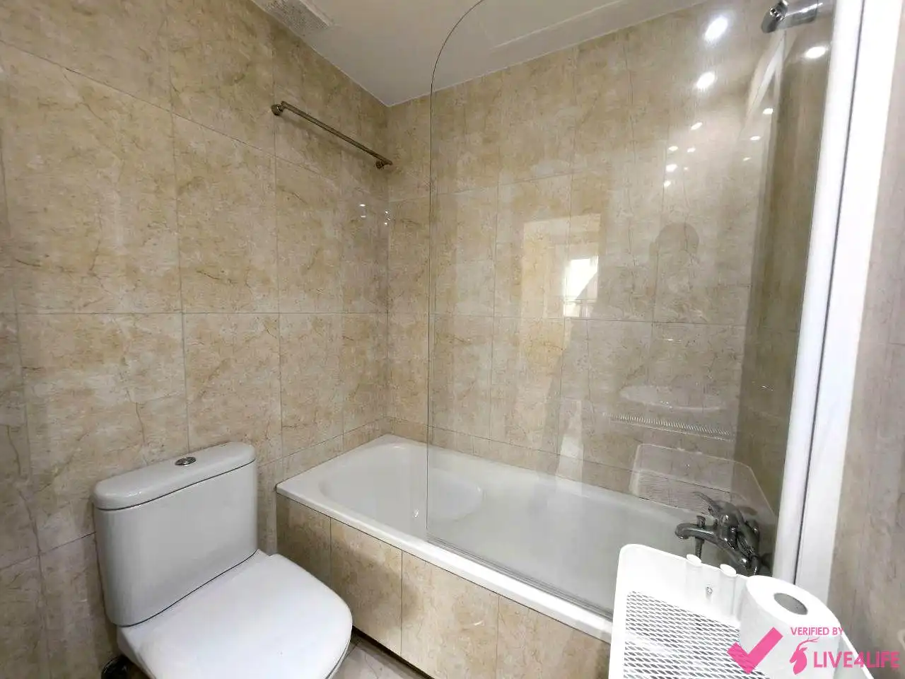 Badezimmer von Maisonette zur Miete in Sevilla mit Klimaanlage, Terrasse und Möbliert