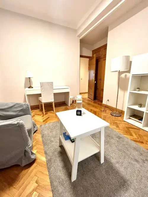 Living room of Flat for rent in Madrid  with Air Conditioner, Heating and Parquet flooring