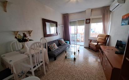 Sala d'estar de Apartament en venda en Benalmádena amb Terrassa, Moblat i Piscina comunitària