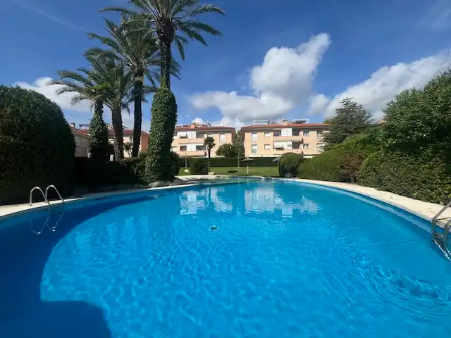 Piscina de Casa adosada en venta en Castell d'Aro, Platja d'Aro i s'Agaró con Jardín privado, Terraza y Amueblado