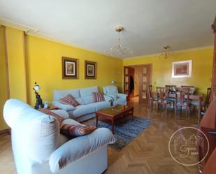Sala d'estar de Pis en venda en Ávila Capital amb Terrassa i Piscina