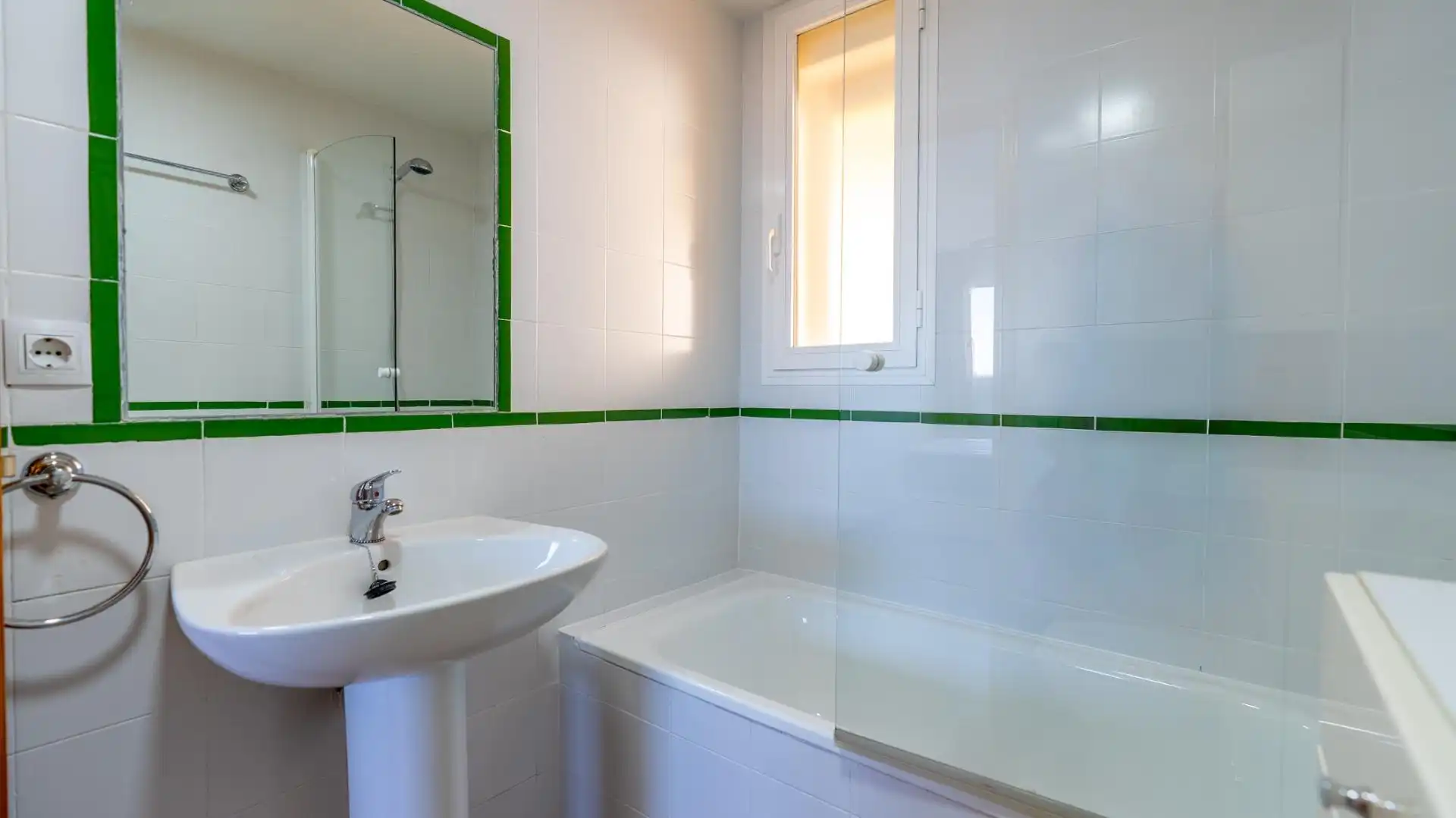 Bathroom of Attic for rent in Villajoyosa / La Vila Joiosa  with Air Conditioner, Heating and Private garden