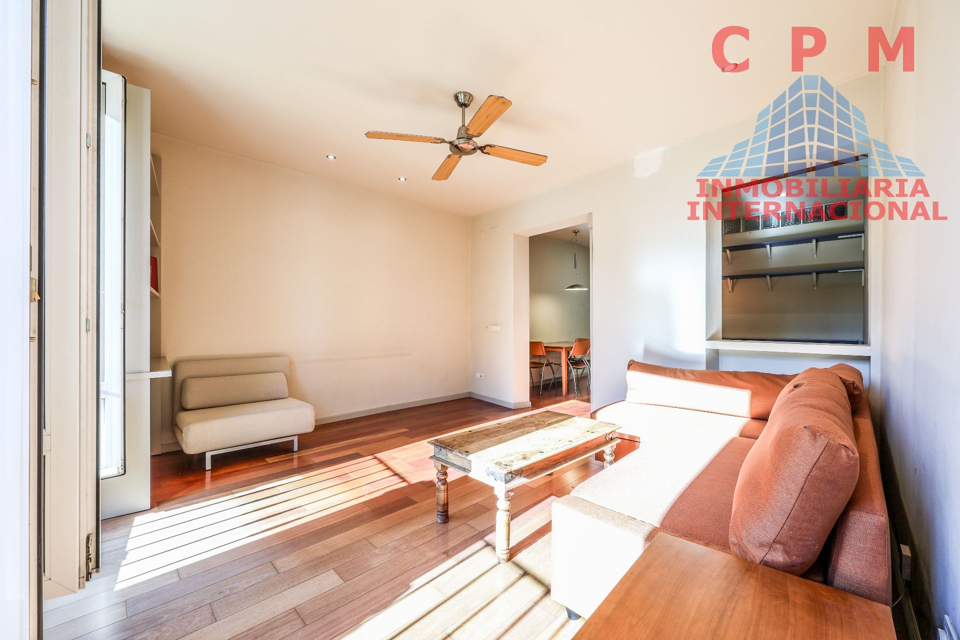 Living room of Flat to rent in  Madrid Capital  with Air Conditioner, Heating and Parquet flooring