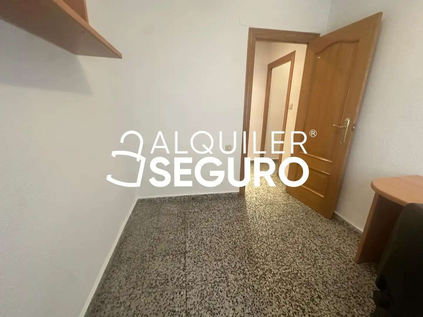 Flat for rent in Valencia  with Air Conditioner and Furnished