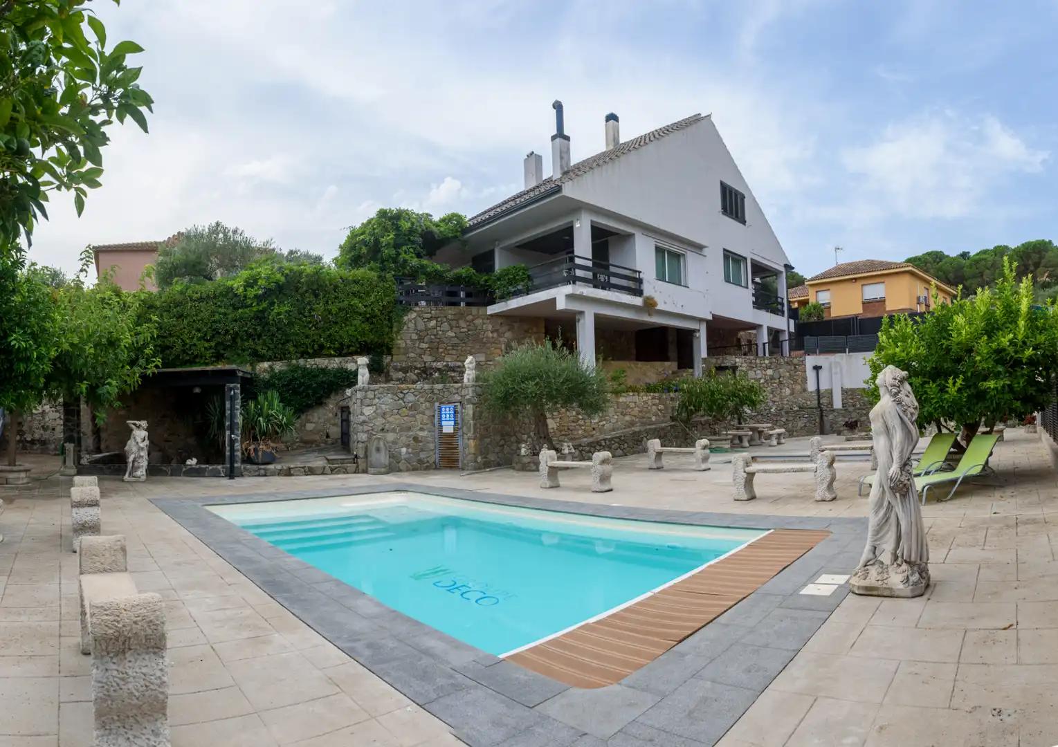 Schwimmbecken von Haus oder Chalet zum Verkauf in Agullana mit Klimaanlage, Heizung und Privatgarten