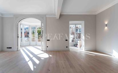 Bedroom of Flat for sale in  Barcelona Capital  with Air Conditioner, Heating and Balcony