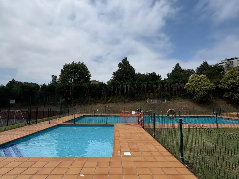 Piscina de Piso en venta en Gijón  con Terraza, Piscina y Balcón