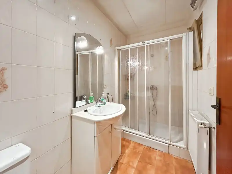 Bathroom of Houses for sale in Borrassà  with Air Conditioner, Heating and Terrace