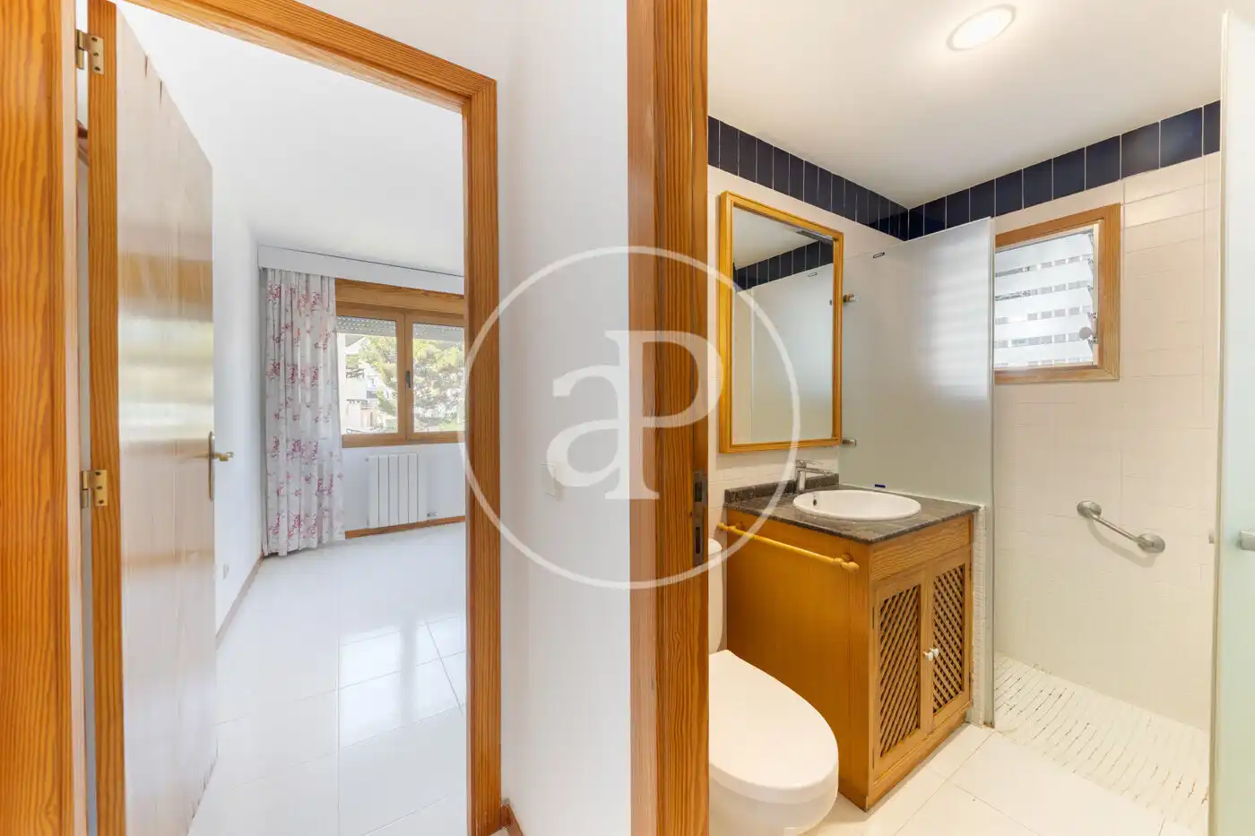 Badezimmer von Wohnung zur Miete in  Palma de Mallorca mit Klimaanlage, Heizung und Privatgarten