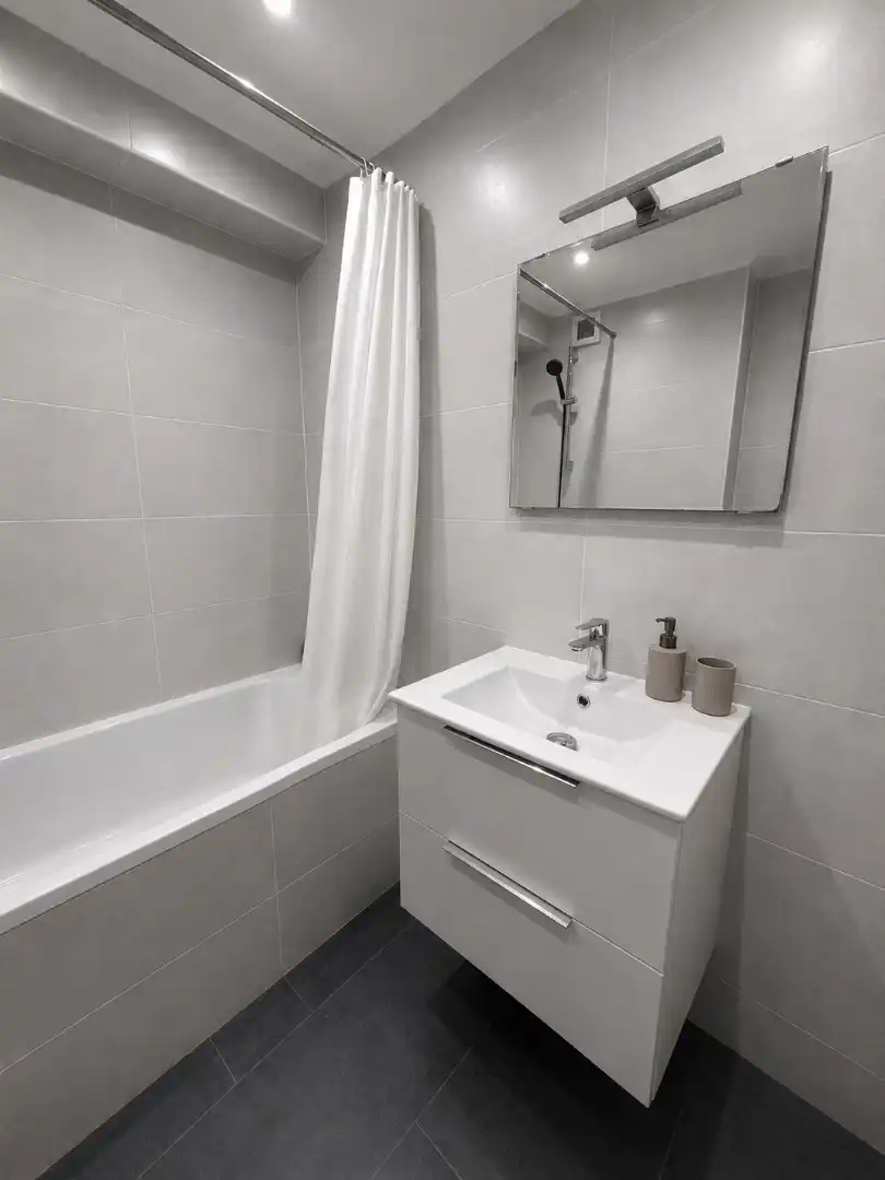 Baño de Piso de alquiler en Valencia con Aire acondicionado, Amueblado y Horno