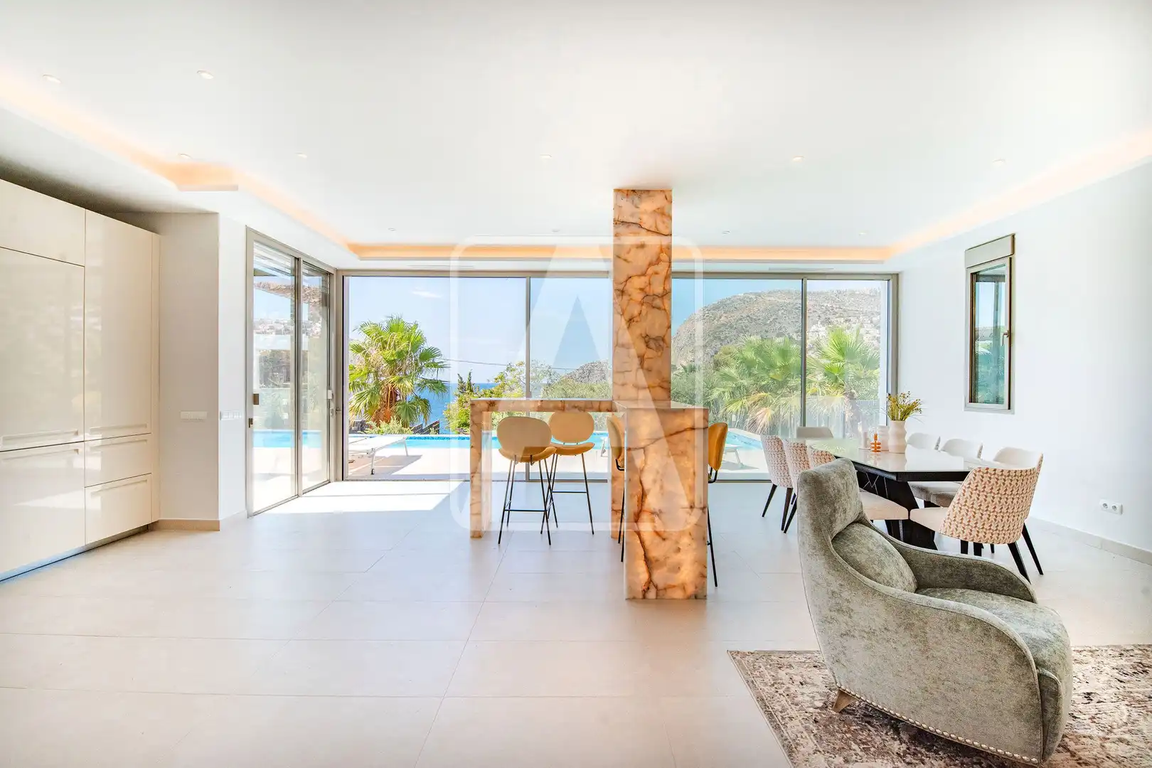 Sala d'estar de Casa o xalet en venda en Calpe / Calp amb Aire condicionat, Jardí privat i Terrassa