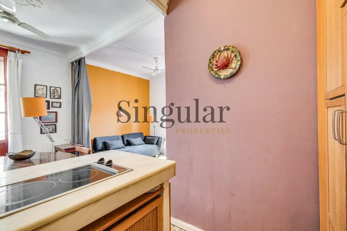 Habitación de Piso en venta en Barcelona con Balcón